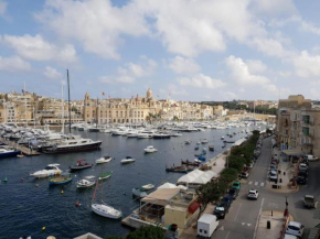 Entire Senglea Seaview Town house